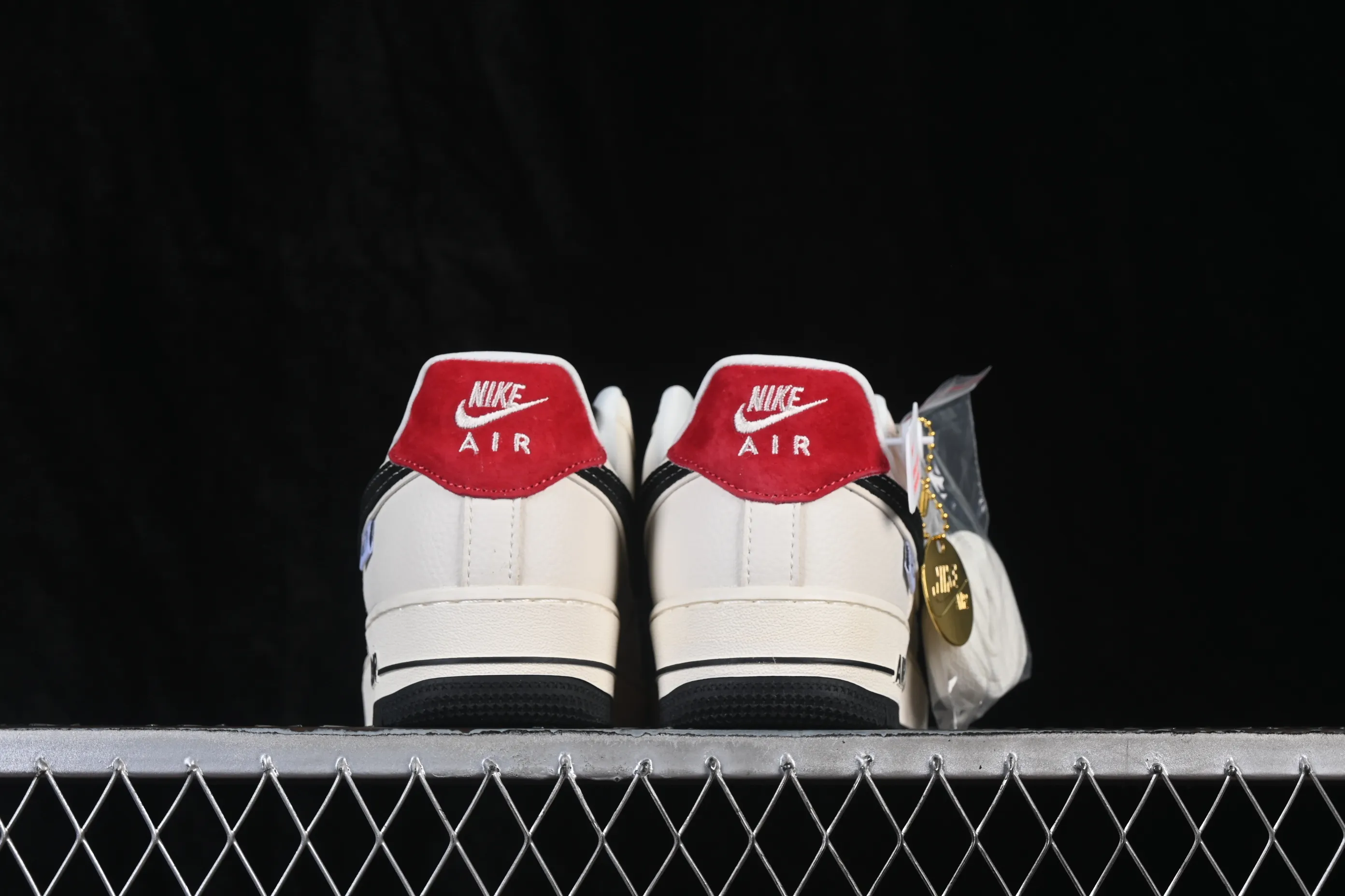 All categories Nk Air Force 1 Air Force series Nk Air Force 1 Low Air Force low-top Nike Air Force 1'07 Low Retro beige black red Air Force 1 low-top casual sneakers DD1982-324